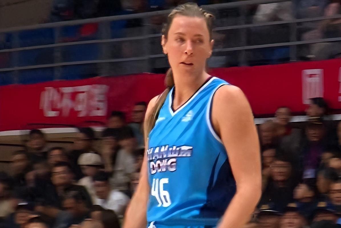 开云app是干嘛的-三连胜！新援28分6记三分+张子宇100%命中率，山东女篮双杀湖北！